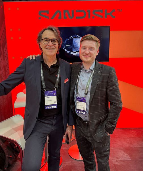 Gute Stimmung auch bei Achim Schuster (Sandisk) und Nikolai Laubstein (TD Synnex) (Bild: Vogel IT-Medien GmbH)