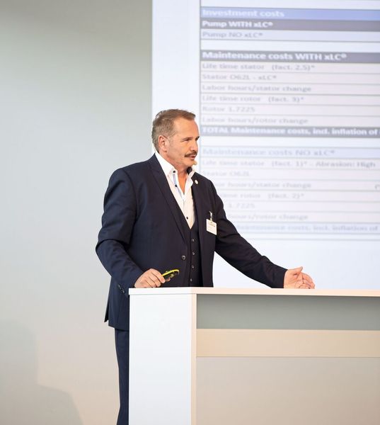 Pumpen können mehr - und Exzenterschneckenpumpen sowieso. Das zeigte Erwin Weber (Netzsch) mit realen Beispielen... (Bild: Oxana Gruber Photography)