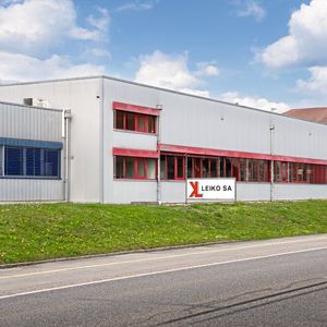 Mit sechs Mitarbeitern und einer umfangreichen technologischen Ausstattung liefert die Leiko SA. verschiedenste Präzisionsbauteile und -Baugruppen an hochanspruchsvolle Branchen wie die Uhren-, Medizin-, Automobil- und Luftfahrt- und Maschinenbauindustrie. (Bild: Leiko SA.)
