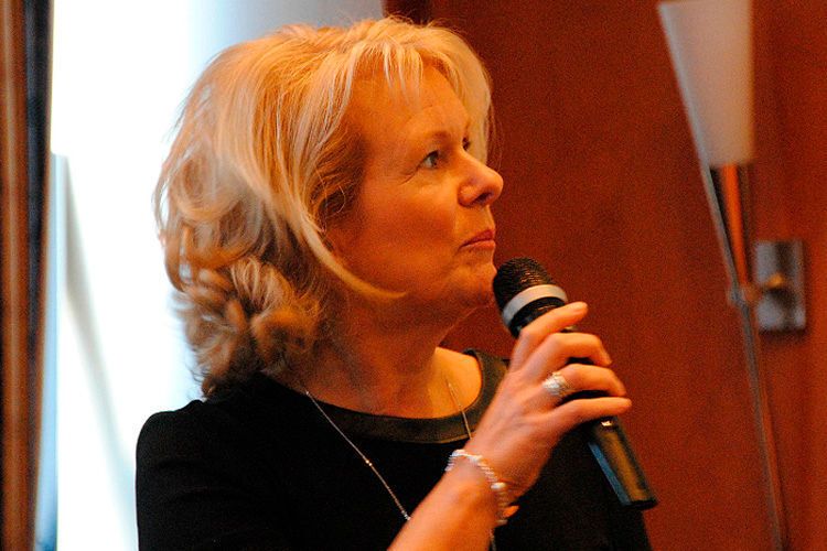 Marlies Wegener, Vorstandsmitglied Nissan-Händlerverband, informierte über die Tätigkeit des Arbeitskreises Vertrieb und Marketing. (Foto: Baeuchle)