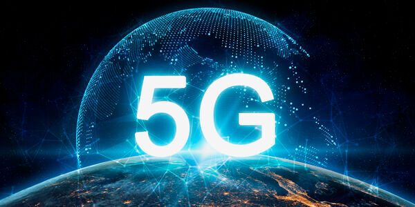 Satellitengestützte 5G-Dienste bergen das Potenzial, die weltweite Konnektivität zu verbessern. (Bild:  ©areebarbar - stock.adobe.com)