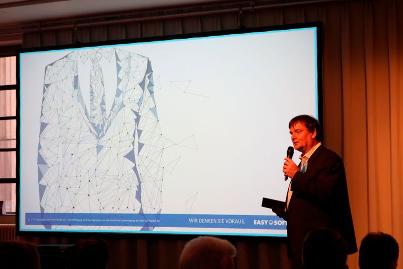 Den digitalen Anzug überstreifen: Wie wir im digitalen Wandel bestehen, erklärte Thomas Cziesla (Leiter Corporate Strategic Consulting) (EASY Software AG)