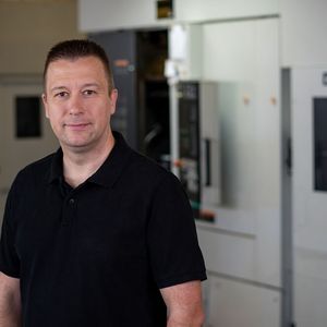 Full-blooded machinist (CNC) - Sven Daniel is present at the Ceratizit stand throughout the entire trade fair. So he is available to interested trade visitors for discussions.(Image: Ceratizit)