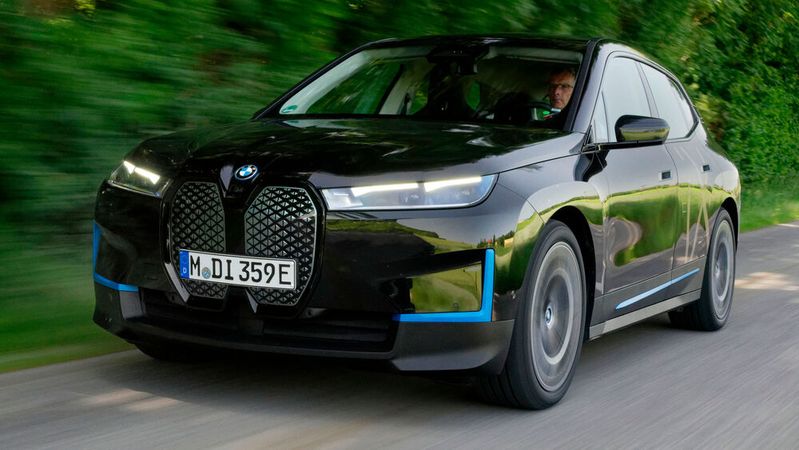 Mit dem iX legt BMW sein modernstes E-Auto auf. Mit dem iX legt BMW sein modernstes E-Auto auf.