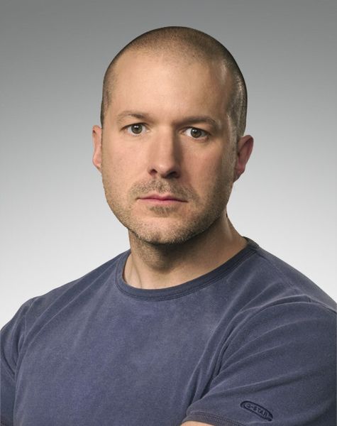 Der Design-Experte Jony Ive wird zusätzlich zur Design-Verantwortung konzernweit für die Schnittstellen zwischen Hardware und Benutzer sowie die Gestaltung der Software zuständig sein. (Apple)