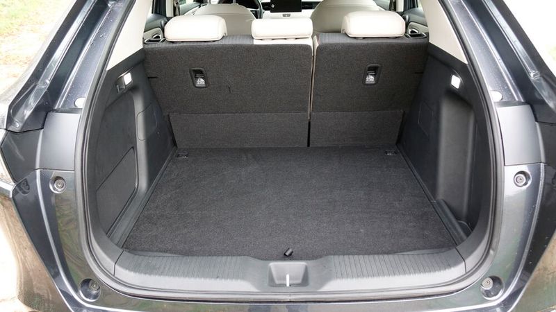 Magic Seats top, Kofferaum ein Flop? Für ein 4,34 Meter langes SUV ist ein Volumen von 319 Litern etwas mager. (Bild: Rosenow – »kfz-betrieb«)