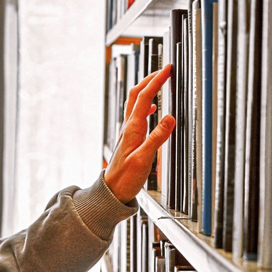 In wissenschaftlichen Publikationen landen eher erfolgreiche Reaktionen als fehlgeschlagene. Das verzerrt jedoch das Bild und erschwert sogar KI-Methoden die Prognose von Reaktionsausbeuten (Symbolbild). In wissenschaftlichen Publikationen landen eher erfolgreiche Reaktionen als fehlgeschlagene. Das verzerrt jedoch das Bild und erschwert sogar KI-Methoden die Prognose von Reaktionsausbeuten (Symbolbild).