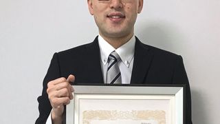 Fertigungstechnik wird zu einer Kerntechnologie bei NSK – ohne die bisherigen zu vernachlässigen: Masayuki Maeda aus der NSK-Zentralforschung wurde in Japan mit dem „Tribology Technology Award“ ausgezeichnet. (NSK)