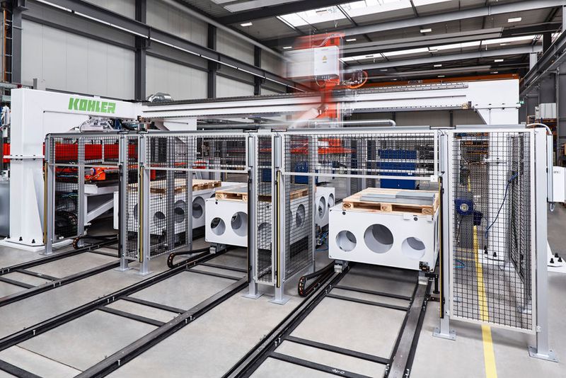 Platinen-Stapler in Bewegung. (Kohler)