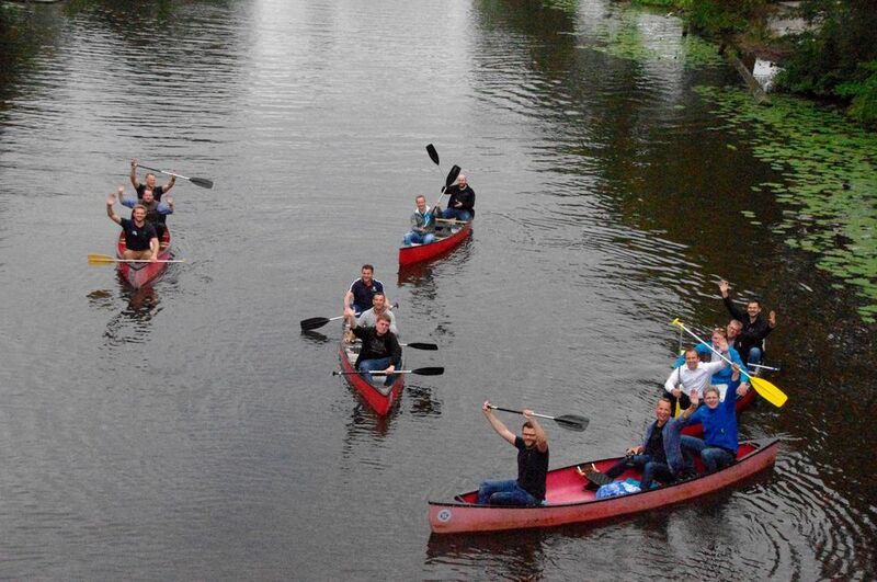 Aufstellung der Kanus zum Fototermin (Capeletti & Perl)