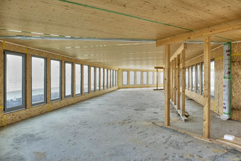 Zusätzlich erhielten die Gebäude ein fünftes Staffelgeschoss in Holzrahmenbauweise. (Bild: KAN-therm/Sven-Erik Tornow)