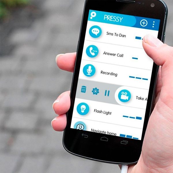 Ebenfalls bei www.radbag.de gibt es den Pressy Smartphone Button für 19,95 Euro. Der Button wird einfach in den Kopfhöreranschluss gesteckt und schon kann man häufigen Befehle ohne Umwege durchführen (und selbst festlegen).   (www.radbag.de)