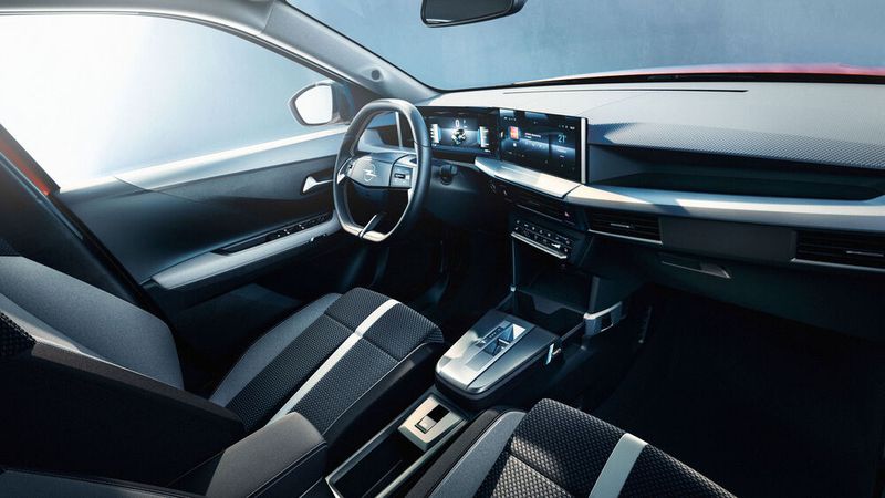 Das Cockpit ist im aktuellen Stil der Marke gehalten. (Bild: Opel)