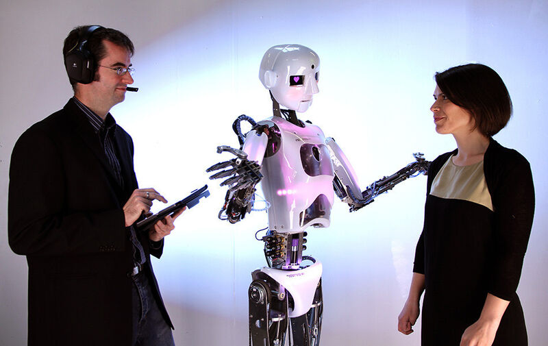 Auf zahlreiche Weise kann der Robo Thespian benutzt und gesteuert werden. (Bild: Engineered Arts)