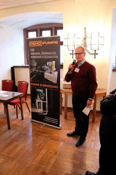 Den Abschluss des Ausstellerrundgangs im Pumpen-Forum macht Günter Elischer für Pemo Pumps. Der Hersteller ... (PROCESS / Ernhofer)