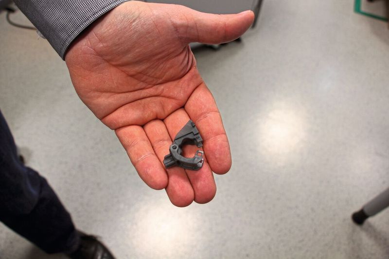 Befestigungsvorrichtung mit Klipsen aus Tough-GRY 15 im DLP-Verfahren gedrukt. (Bild: © Simone Käfer)