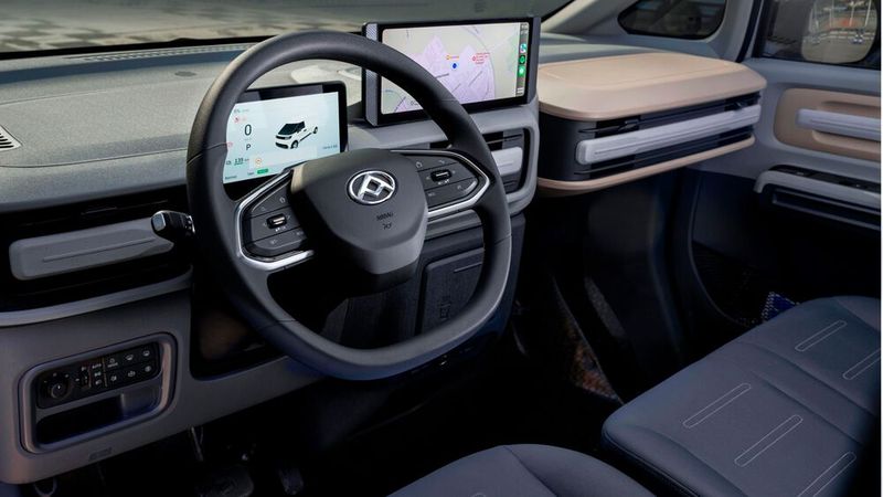 Das Cockpit setzt auf zeitgemäße Displayanzeigen. (Bild: Maxus)