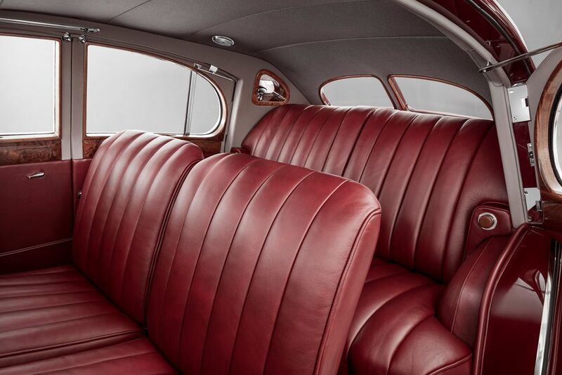 Viel Mühe haben sich die Rekonstrukteure dabei gegeben, Leder, Holz und Textilien in der Qualität zu verbauen, wie sie vor 80 Jahren üblich war.  (Bentley)