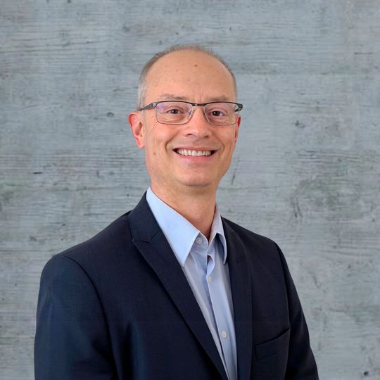 Prof. Dr. Jürg Meierhofer von der ZHAW: «Personenbasiert starten und dann schrittweise mit KI automatisieren.»(Bild:  ZHAW)