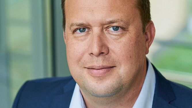 Oliver Sax ist Teil des Vorstandes von Ceratizit und verantwortlich für die Bereiche Zerspanung und Stäbe. Er leitet den zur Plansee-Gruppe gehörenden Spezialisten für Zerspanungswerkzeuge und Hartmetalllösungen. Sax verantwortet die strategische Ausrichtung des Weltmarktführers und setzt dabei insbesondere auf den Ausbau der Kreislaufwirtschaft sowie die technologische Unabhängigkeit bei der Versorgung mit dem kritischen Rohstoff Wolfram. Das Unternehmen blickt auf eine über 100-jährige Expertise in der Werkstoffentwicklung zurück.(Bild:  Ceratizit Deutschland GmbH)