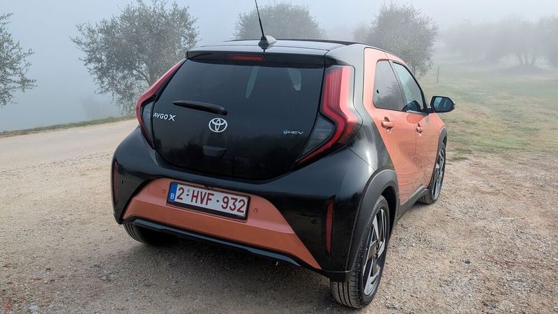 Ab der mittlereren Ausstattungsvariante Team ist eine Zweifarblackierung erhältlich: Dach, Heck und Seitenschweller sind auf Wunsch in Schwarz gehalten.   (Bild: Mauritz – VCG)