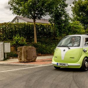 Die kleinen E-Autos können mittlerweile gegen eine Gebühr von knapp 2.000 Euro vorbestellt werden.(Bild:  Theodor Barth/Electric Brands)