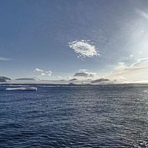 Wolken in der Antarktis. Den Einfluss von Zuckerverbindungen auf die Wolkenbildung hat 2019 die spanische Expedition PI-ICE untersucht, an der auch Forschende vom Tropos beteiligt waren.(Bild:  Sebastian Zeppenfeld, TROPOS)