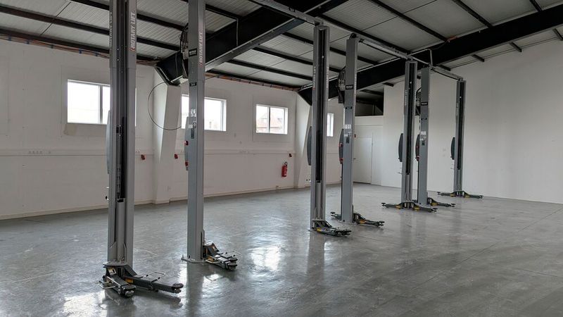 In einem benachbarten Gebäude hat Klein weitere Hallenflächen angemietet, die nun zur Werkstatt für Elektrofahrzeuge und für Langsteher, beispielsweise bei Updates, eingerichtet werden. (Bild: Rosenow – VCG)