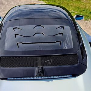 Eine ausgefeilte Luftführung sorgt nicht nur für Kühlung und Beatmung des Biturbo-V6 , sondern erzeugt dank ausgeklügelter Strömungskanäle innerhalb der Karosserie eben diesen Druck von oben.(Bild:  Michael Kirchberger/Ampnet)