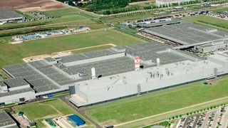 Mercedes-Benz will im ungarischen Kecskemét ein zweites Werk bauen. Der Automobilhersteller produziert am Standort bereits seit dem Jahr 2012 (im Bild). (Daimler)