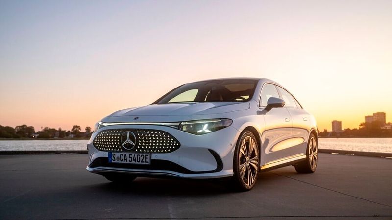 Der neue CLA feiert bei Schöne Sterne seine deutsche Publikumspremiere. Die Coupé-Limousine markiert den elektrischen Einstieg in die Marke und soll Maßstäbe in Sachen Effizienz, Reichweite und Digitalisierung setzen.  (Bild: Schöne Sterne)