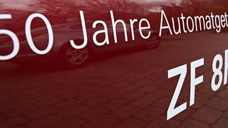 2015 feiert ZF nicht nur sein 100-jähriges Jubiläum, es jährt sich auch zum 50. Mal der Serienstart eines ZF-Automatgetriebes. (Foto: ZF)