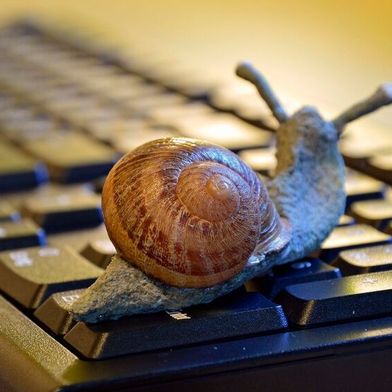 Ausgebremst: Vielen Mitarbeitenden in der öffentlichen Verwaltung fehlt es an einheitlichen, effizienten Prozessen und der richtigen Software. (Bild: frei lizenziert)