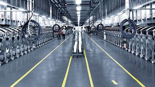 Das Segment Manmade Fibers des Schweizer Oerlikon-Konzerns mit seinen Marken Oerlikon Barmag und Oerlikon Neumag ist Weltmarktführer im Bereich Filamentspinnanlagen. (DAMIANPOFFET.COM)