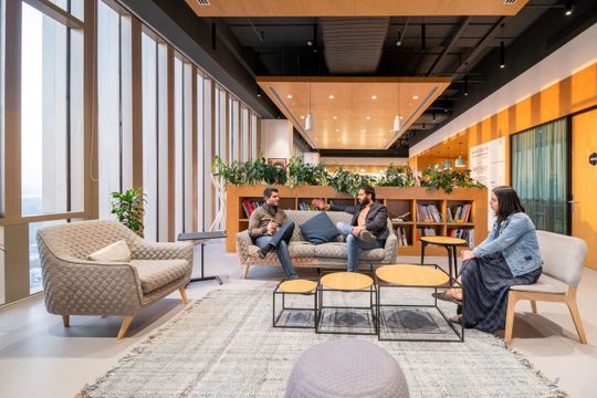 Mitarbeiter können zunehmend von verschiedenen, wohnortnahen Standorten aus zu arbeiten. (Bild:  International Workplace Group)