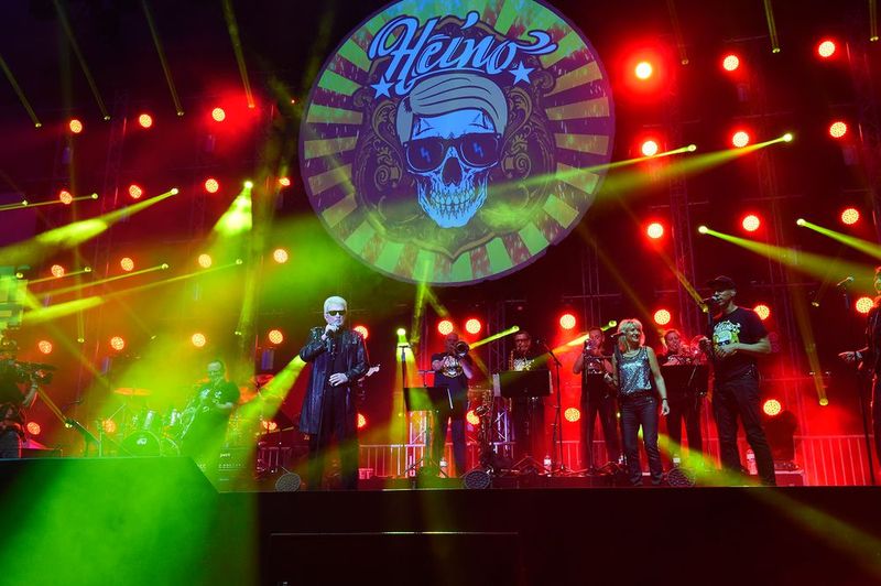 Stargast des Abends war Heino mit seiner neuen Bühnenshow „Schwarz blüht der Enzian“, in der der fast 77-Jährige einen auf Rocker macht. (Foto: PV)