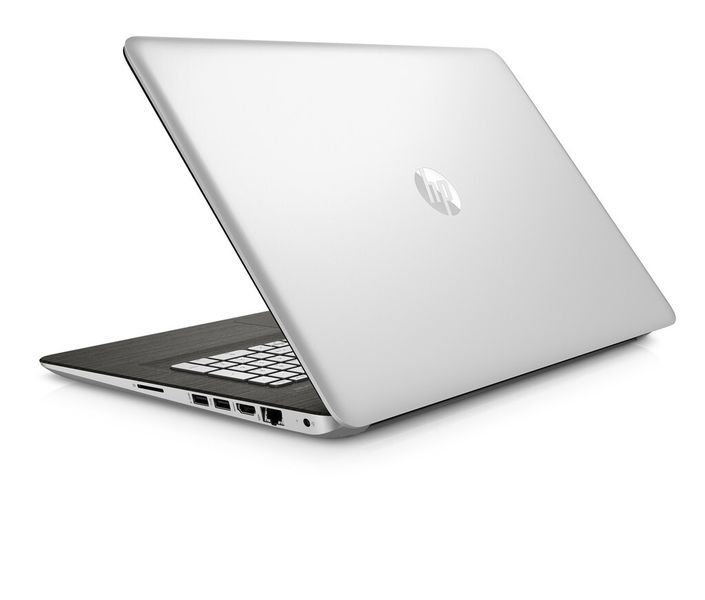 Die neuen Envy-Notebooks von HP, hier das 17,3-Zoll-Modell, sind in ein Metallgehäuse gekleidet. Beim 2015er-Modell wird das Chassis bei aufgeklapptem Display etwas steiler gestellt. Das erleichtert das Schreiben und verbessert die Luftzirkulation. (Bild: HP)