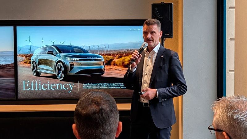 Für Chef-Ingenieur Eric Bach ist der Gravity nicht nur beim Packaging Benchmark, sondern auch in Sachen Effizienz, Fahrspaß, Komfort, Software und Infotainment. (Bild: Mauritz – VCG)