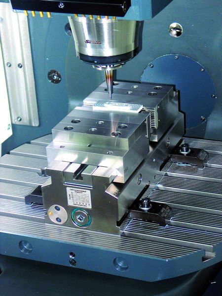 Der Hainbuch-Zentrischspanner Zentrok kann in wenigen Minuten... (Archiv: Vogel Business Media)