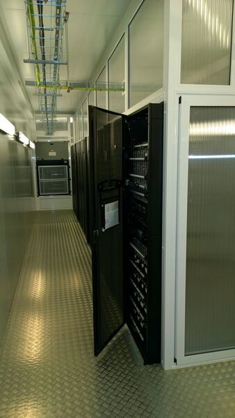 Für größere Ansprüche an den Platz für Server gibt es von Schneider Electric auch das Rechenzentrum im Container. (Bild: Vogel IT)