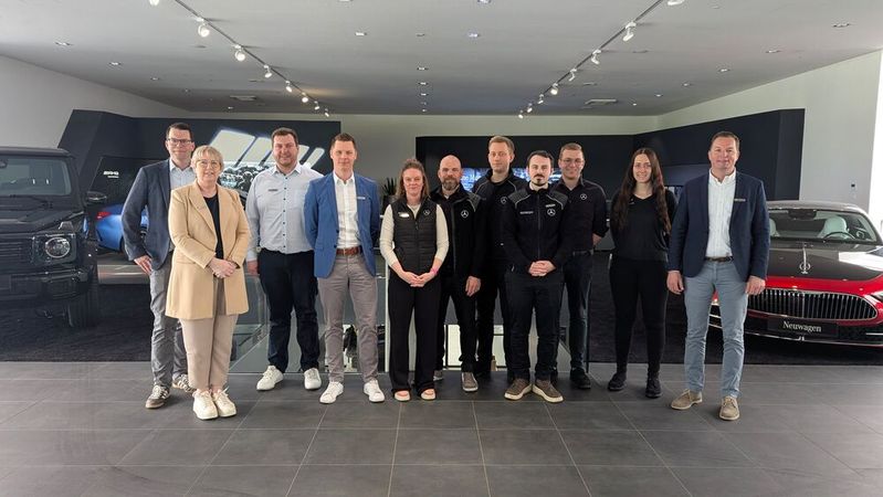 Das Team von Beresa beziehungsweise Auto DM kann stolz sein – es hat den vielen erfolgreichen Bewerbungen der Handelsgruppe aus Münster ein weiteres Kapitel hinzugefügt.(Bild:  Rosenow – VCG)