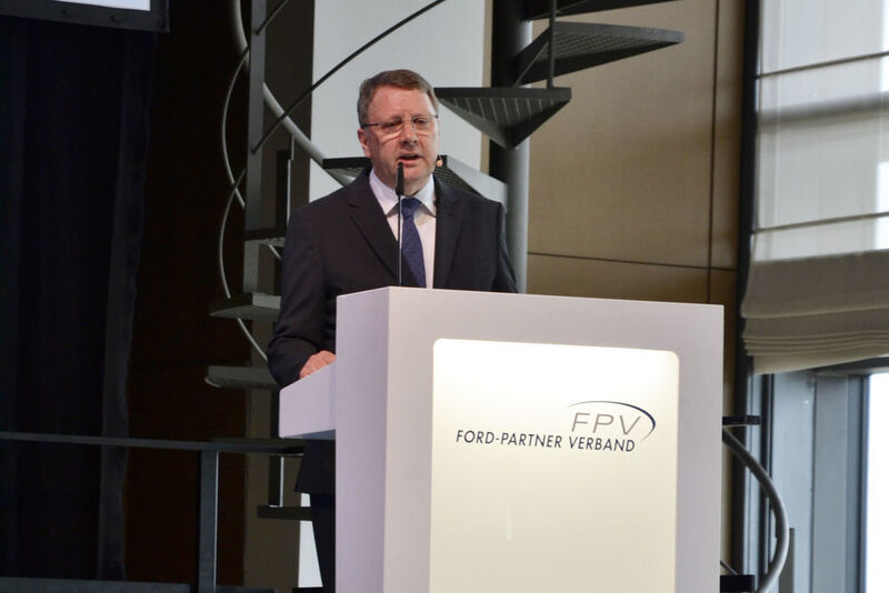 Johann Gesthuysen, Präsident und Hauptgeschäftsführer des Ford-Partnerverbands, sieht auf den Handel vor allem durch die  Elektromobilität vertragliche Veränderungen im Vertrieb zukommen. (Mauritz/»kfz-betrieb«)