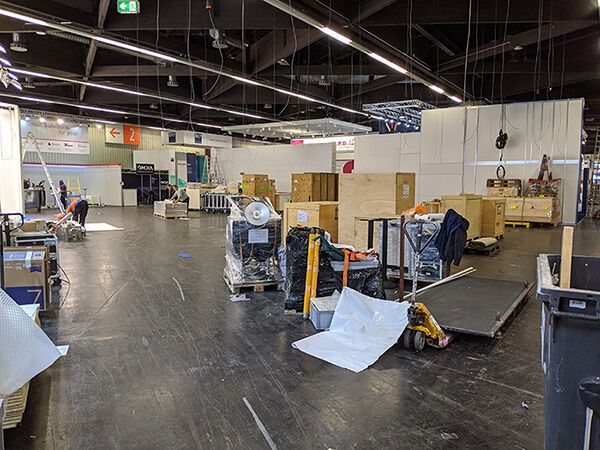 Blick in Halle 1 am Sonntag: Die Messehalle soll laut aktuellem Hallenplan ebenfalls gut belegt sein. Hier finden sich z.B. Glyn, Congatec, Hy-Line, Advantech und SECO.  (Bild: ewtheman)