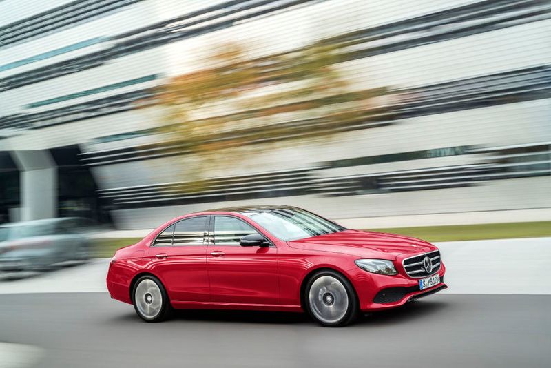 Nicht unerwähnt sollte die E-Klasse von Mercedes-Benz bleiben. Sie glänzte ebenfalls im Crashtest, da kein anderes Auto in der Business-Klasse geprüft wurde, blieb ihr aber eine Best-in-Class-Auszeichnung verwehrt. (Daimler)