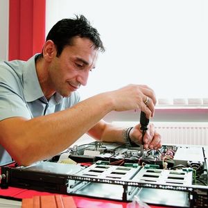 Bei der Rednet AG wird Dell-Hardware repariert. (Archiv: Vogel Business Media)