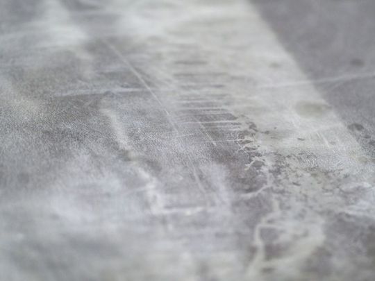 Gebrauchtes, chemisch entlacktes Dach mit verzinkter Oberfläche: bereit für eine zweite Nutzung.(Bild:  Fraunhofer IWU)