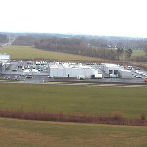 Das Airport-Center wurde auf der grünen Wiese auf einem 42.000 Quadratmeter großen Grundstück errichtet.