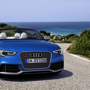 Im kommenden Jahr rollt Audi mit dem RS5 Cabriolet die stärkste Variante seines offenen Viersitzers zu den Kunden und rundet damit die Leistungssport-Palette der Baureihe ab.