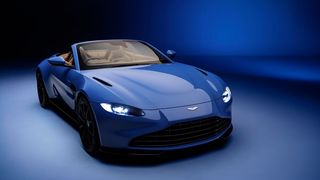 Zu Preisen ab rund 157.000 Euro bietet Aston Martin ab sofort den Vantage V8 auch als Roadster an. (Bild: Aston Martin)
