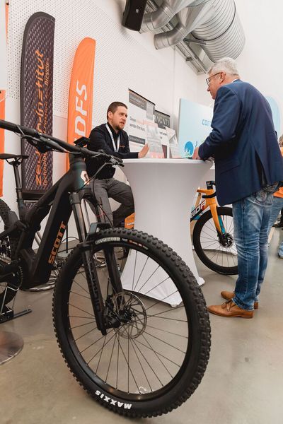 Der Wert verkaufter Fahrräder steigt rasant, der Anteil der E-Bikes am Gesamtvolumen des Marktes ebenso. Anspruchsvolle E-Bikes gibt es bei der Zedler-Gruppe. (Bild: Stefan Bausewein)